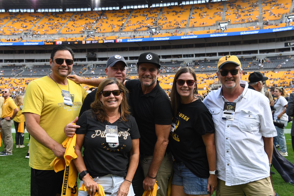 Excited to have <a href="/CharlesEsten/">Charles Esten</a> join us at today’s #Steelers game! 

#HereWeGo | #SNUProud