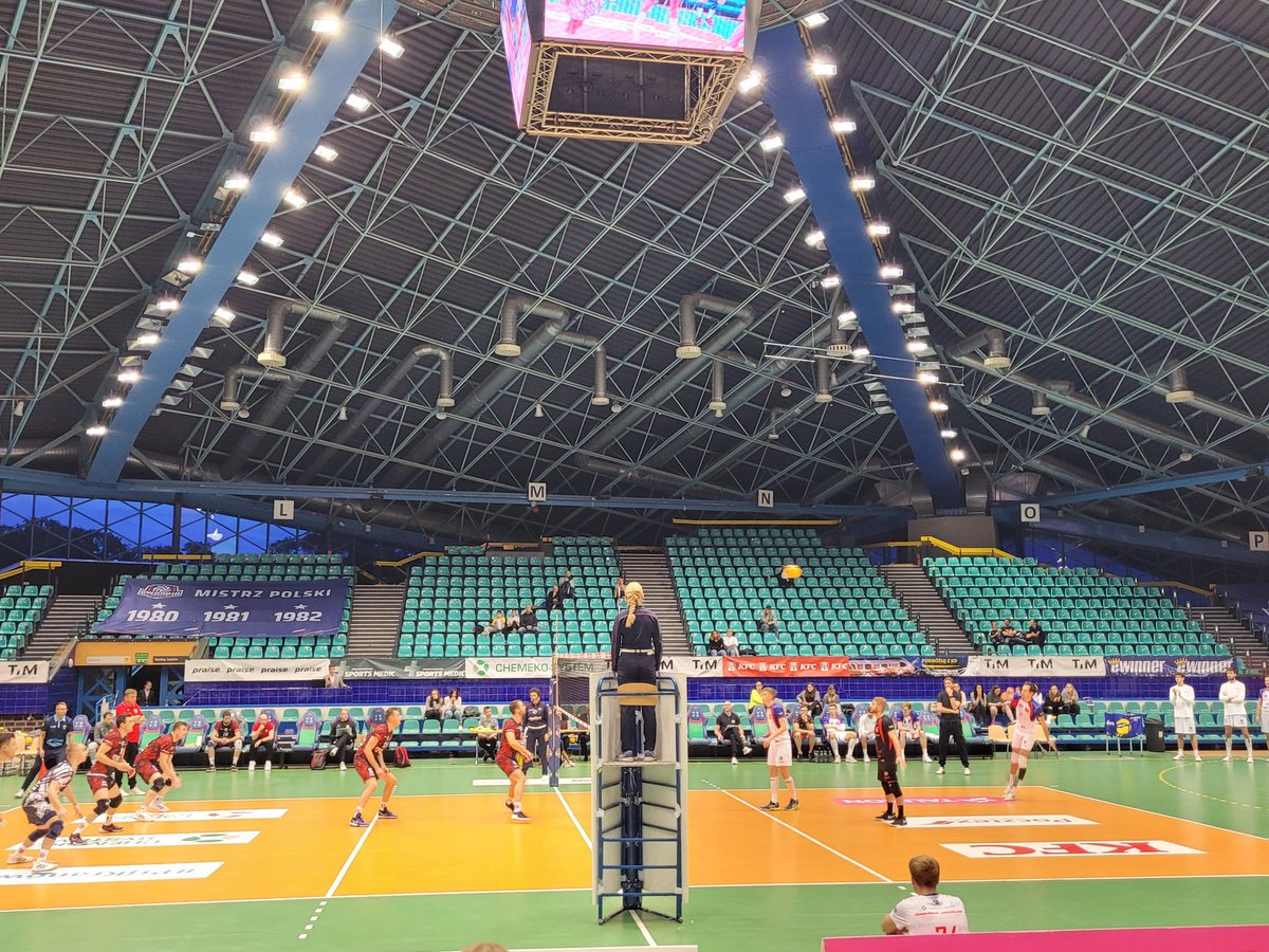 wojtasw's tweet photo. Gwardia Wrocław @GwardiaWro vs KKS Mickiewicz Kluczbork. Wygrana Gwardii na początek rozgrywek @TAURON1Liga 2022/2023. 3 punkty zapisane na koncie wrocławian. Set4: 25:13 W meczu 3:1 set1: 25:15, set2: 25:27, set3: 25:11, set4:25:13 #Wrocław #siatka – w: Hala Orbita @TAURON1Liga https://t.co/YyrRtJLafj