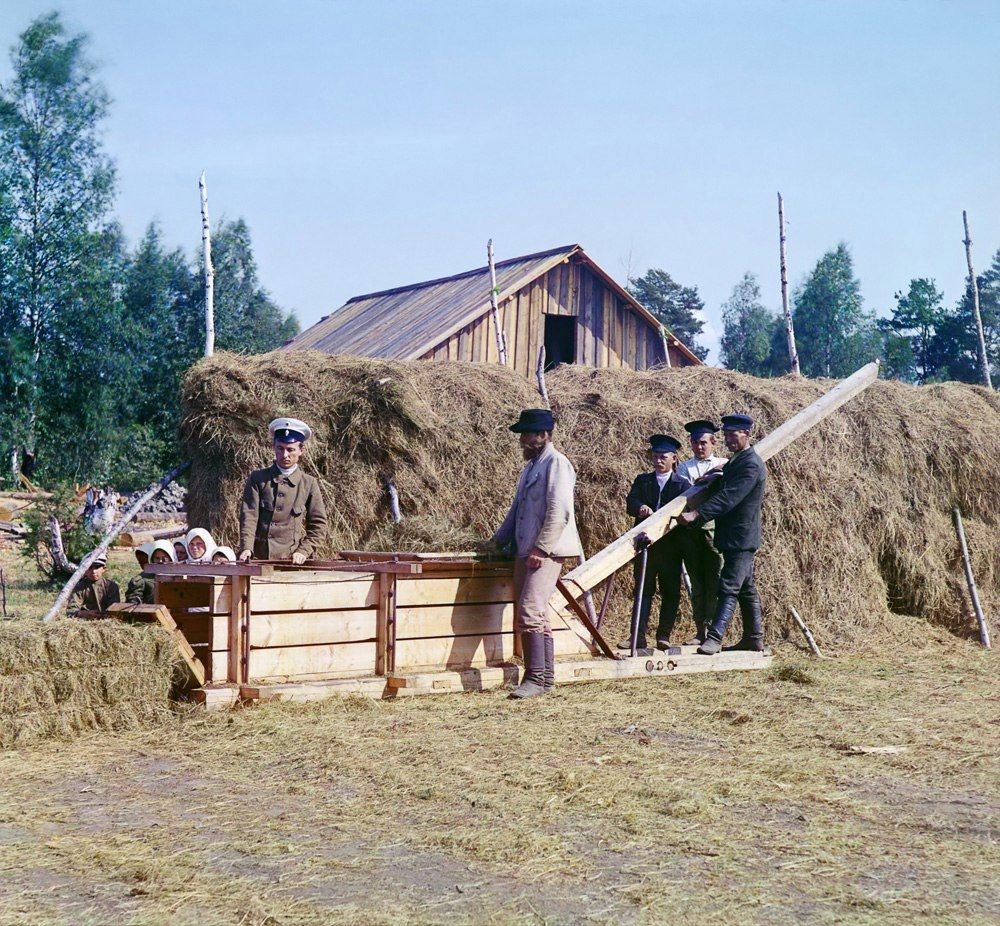 Прессовальный станок для сена. 1916 год. Фото С.М. Прокудина-Горского #ИсторияРоссии #История2.0 #История2_0