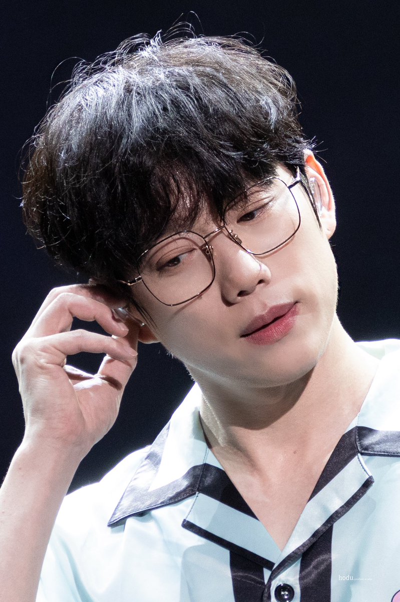 1_hodu_0's tweet photo. #lovesomefestival 
#10CM #십센치 #권정열 https://t.co/eb9JDdOfTr