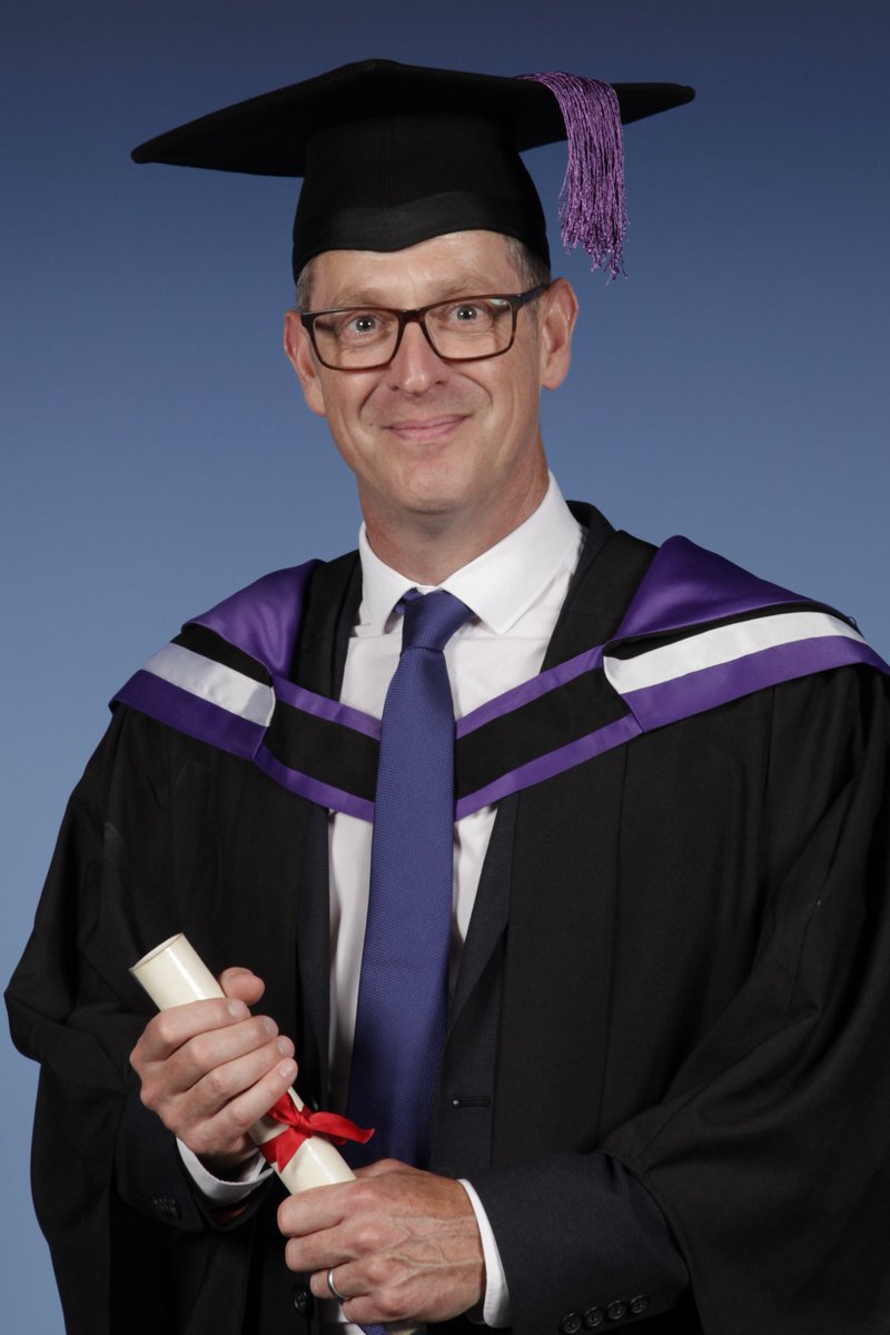UKBodyshopGuy's tweet photo. Photo has arrived of me holding the empty toilet roll 😃#FirstClassDegree https://t.co/fm47qAN498