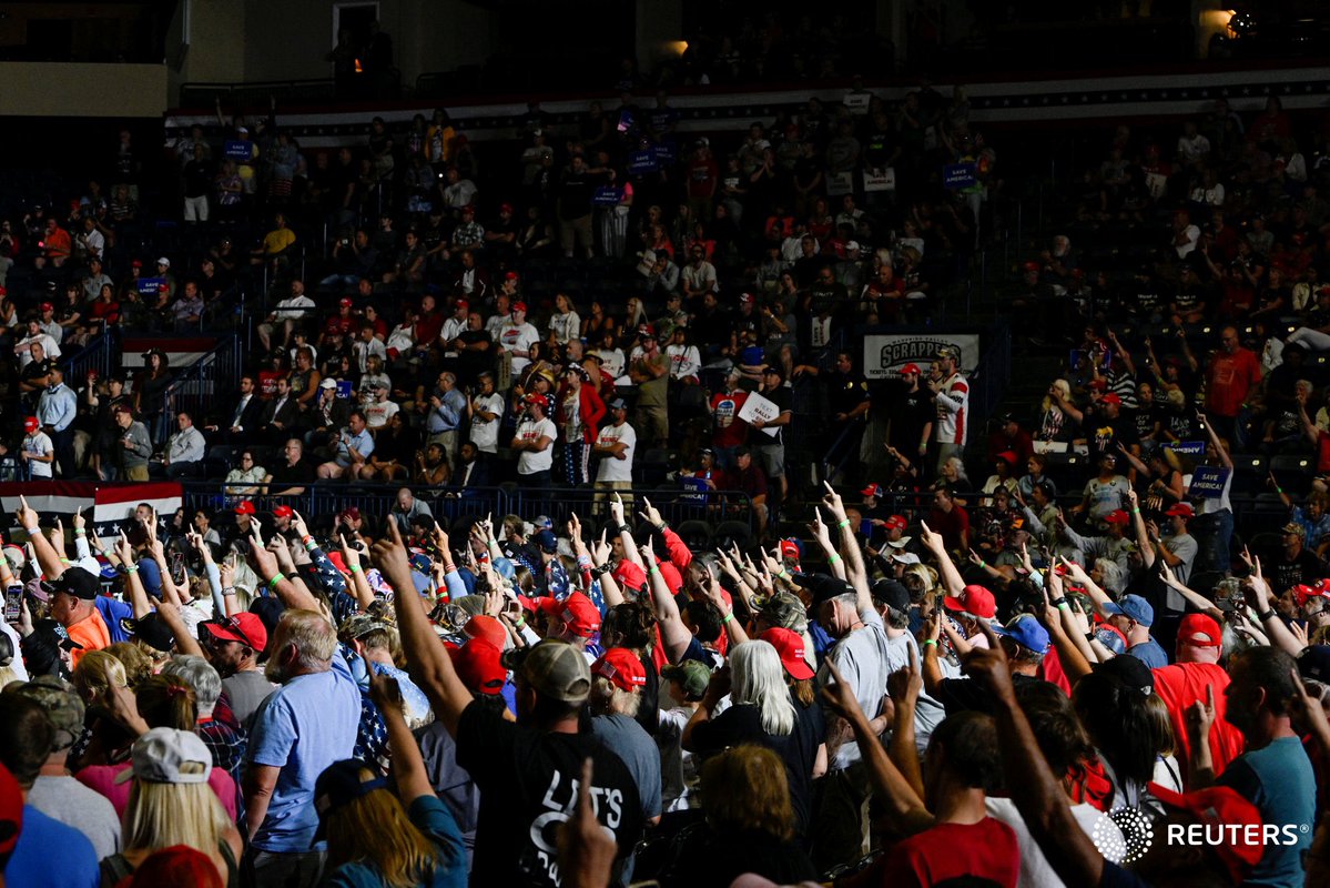 On the left, a Nazi rally in New York City in 1939.
On the right, a Trump rally in Ohio in 2022.