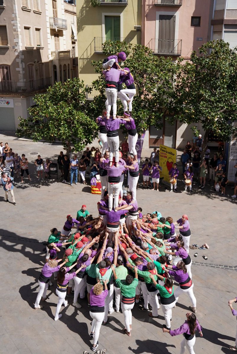 ALladoSaus's tweet photo. La diada castellera d’avui ha sigut increïble, gràcies per emocionar-nos un cop més 💜 @CCFigueres 

Sou un orgull per a Figueres #amuntliles #25anysliles https://t.co/CUfhUp736S