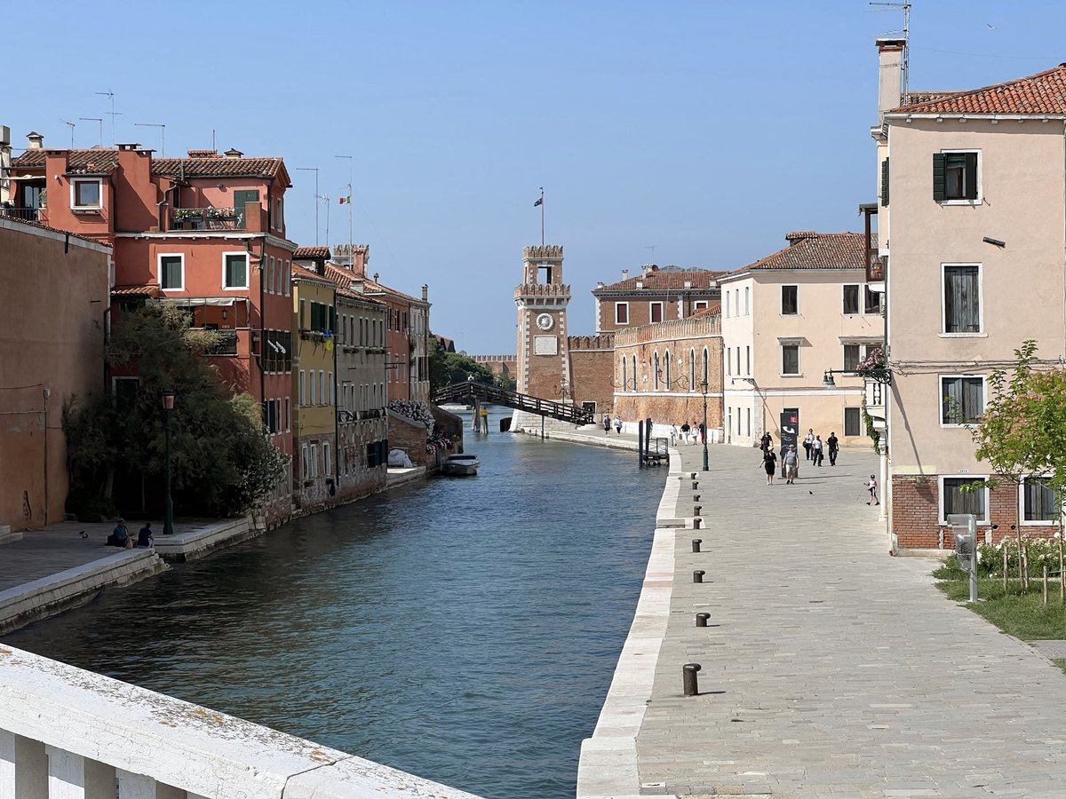 juanchapar's tweet photo. Arsenale della Biennale di Venezia, Giugno 2022
#architecturephotography #venicebuildings #venicephotos
#edificiosvenecia #edificiositalia #fineartphotograph #fotosvenecia
#fotosdeedificios #photobuildings #venicemonuments #munumentosvenecia
#BiennaleVenezia2022 https://t.co/1uNp1US8hy