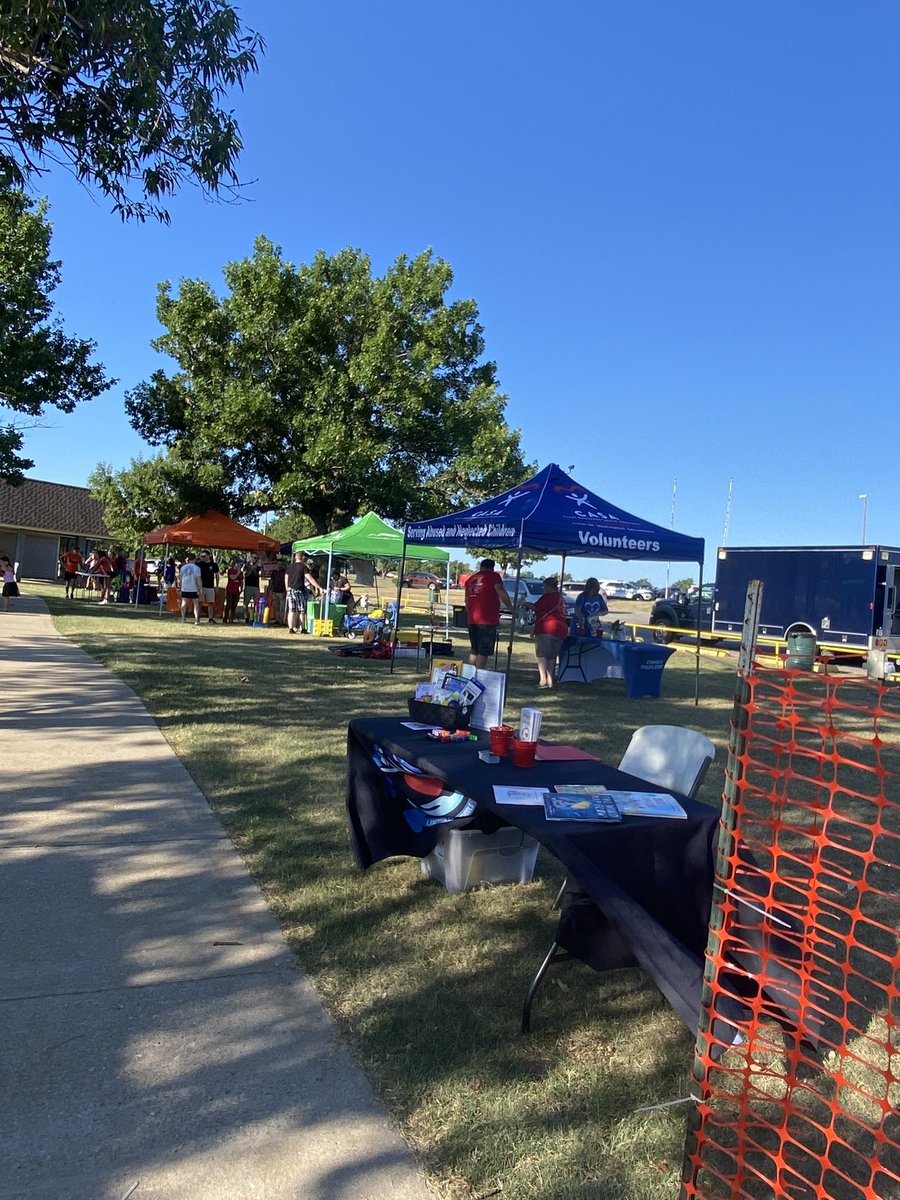 LPSProjectAWARE's tweet photo. @LawtonPolice Thank you for allowing Project AWARE &amp; The D.A.R.E program to participate with the Cops and Kids Picnic! We love our students, families and community ❤️ #OKAWARE #WeAreLps #oklaed #osde https://t.co/2k0Pyla6SE