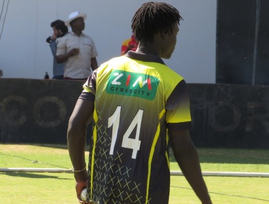 Good afternoon, welcome to Harare Sports Club for the 𝗙𝗜𝗡𝗔𝗟 of the #zimdomestict10. We are facing the <a href="/hararekings/">Harare Kings</a>. Get your candles, we need to take this one to Masvingo!  

#FambaWeZhira