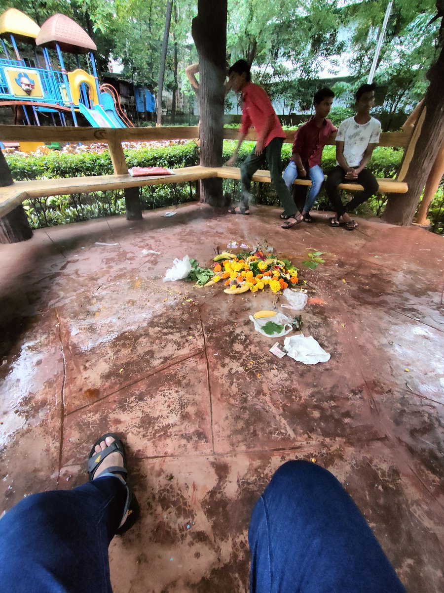 KayomarzBilimo1's tweet photo. @mybmc
@mybmcGardens
@MCGM_BMC
https://t.co/z06IlVAF35
There has been Pooja going on in the garden premises from 4 Pm, with blatant disregard for fire safety. All seating areas are dirty and filled with smoke, fruits and flowers.
Nanasaheb Dharmadhikari Park
Cama Industrial Est https://t.co/nLE5xYqCCj