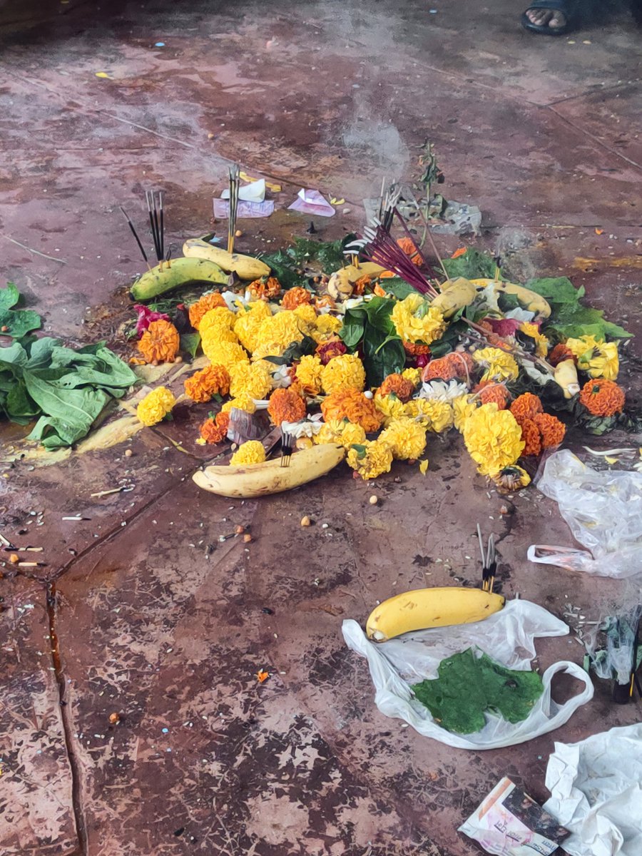 KayomarzBilimo1's tweet photo. @mybmc
@mybmcGardens
@MCGM_BMC
https://t.co/z06IlVAF35
There has been Pooja going on in the garden premises from 4 Pm, with blatant disregard for fire safety. All seating areas are dirty and filled with smoke, fruits and flowers.
Nanasaheb Dharmadhikari Park
Cama Industrial Est https://t.co/nLE5xYqCCj