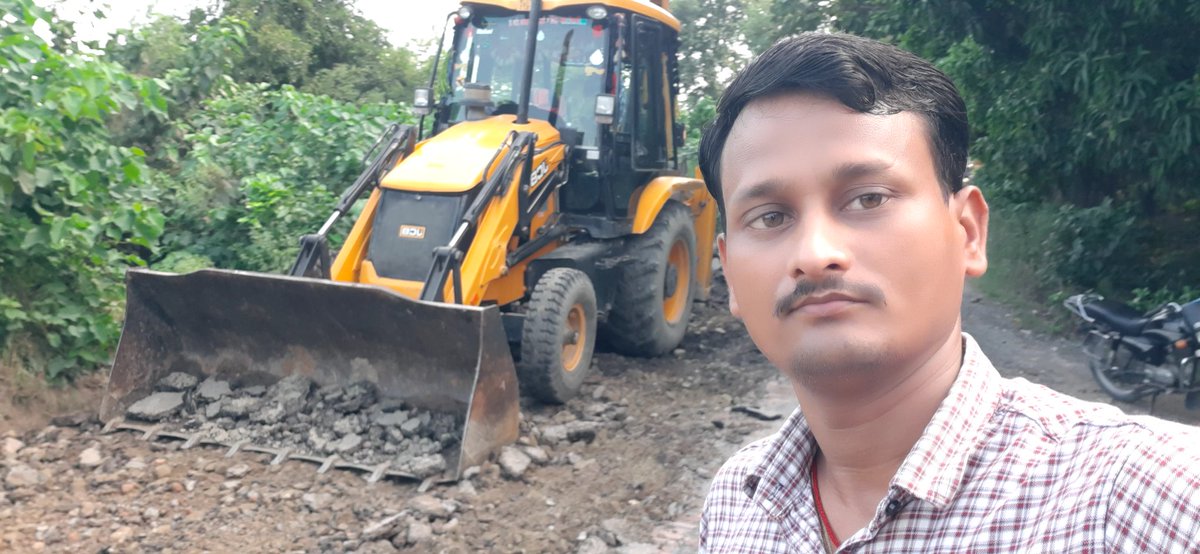 VedSing35710182's tweet photo. आभार माननीय केंद्रीय राज्य मंत्री श्री कौशल किशोर जी आपका क्षेत्र के ग्रामीणों की सड़क  समस्या मरम्मत कार्य शुरू ।
वेद सिंह ग्राम पंचायत नवागांव कसमंडा
@mp_kaushal 
@Durgesh02543832 
@JaiDevikaushal https://t.co/u5FxL3SCRg