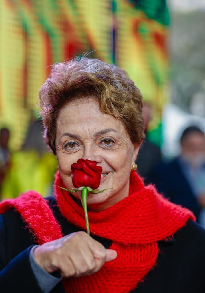 Bom dia!!
' Os poderosos podem matar uma, duas ou três rosas, mas jamais conseguirão deter a primavera inteira'...
#LulaNo1oturno
#BrasilDaEsperanca 
@PTDemocracia