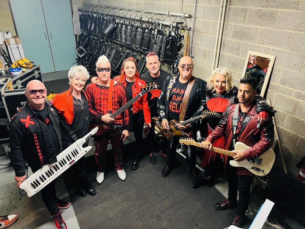 My amazing band ⁦<a href="/steviepwr/">Steve Power</a>⁩ ⁦<a href="/Emilydrums/">Emily Dolan Davies</a>⁩ ⁦<a href="/coopsthetash/">Coopsthetash</a>⁩ ⁦<a href="/scarlettwilde/">SCARLETT WILDE</a>⁩ ⁦@jonatkinsondrum⁩ ⁦<a href="/Wildericky/">Ricky Wilde 🎶🇺🇦</a>⁩ ⁦<a href="/neiljonesguitar/">Neil Jones</a>⁩ 🙌👏🤘💥❤️GreatestHitsTour ❤️