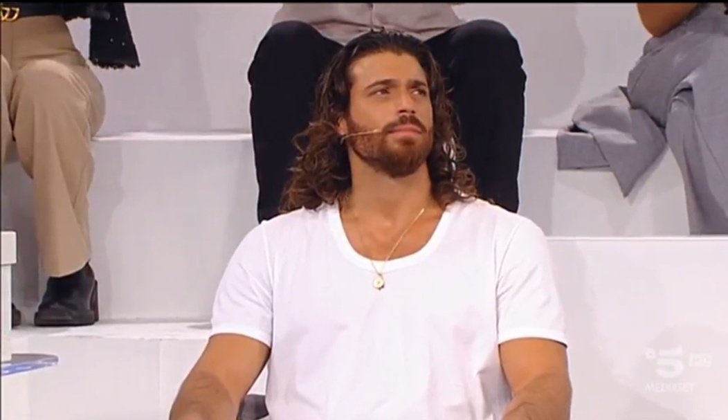 antortide's tweet photo. "siamo anche simili ma manca il bicipite" A CAN YAMAN IO NON RESPIRO #amici22 https://t.co/lUPSIl7Vos