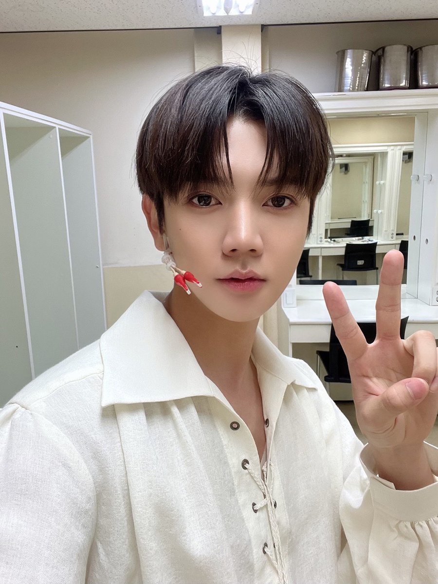REN_BPM's tweet photo. [#렌] 📸

삼총사 첫공 렌타냥 멋지게 등장 완료⚔️ 앞으로 다채로운 모습을 선보일 렌타냥에게 많은 기대와 응원 부탁드립니다💘

#REN #최민기 #CHOIMINGI #삼총사 https://t.co/iykUcF8YdK