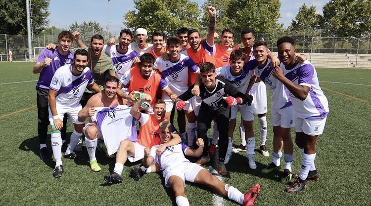 EFCarabanchel's tweet photo. 🔥 𝗘𝗟 𝗔𝗙𝗜𝗖𝗜𝗢𝗡𝗔𝗗𝗢 𝗔 𝗢𝗡 𝗙𝗜𝗥𝗘 🔥
Nueva victoria en nuestro partido de local por 5-0 frente al #CDHumanes.
Segundo partido, segunda victoria. SEGUIMOS CRECIENDO.
¡Vamos Escuela! https://t.co/kLCbRqHdWv