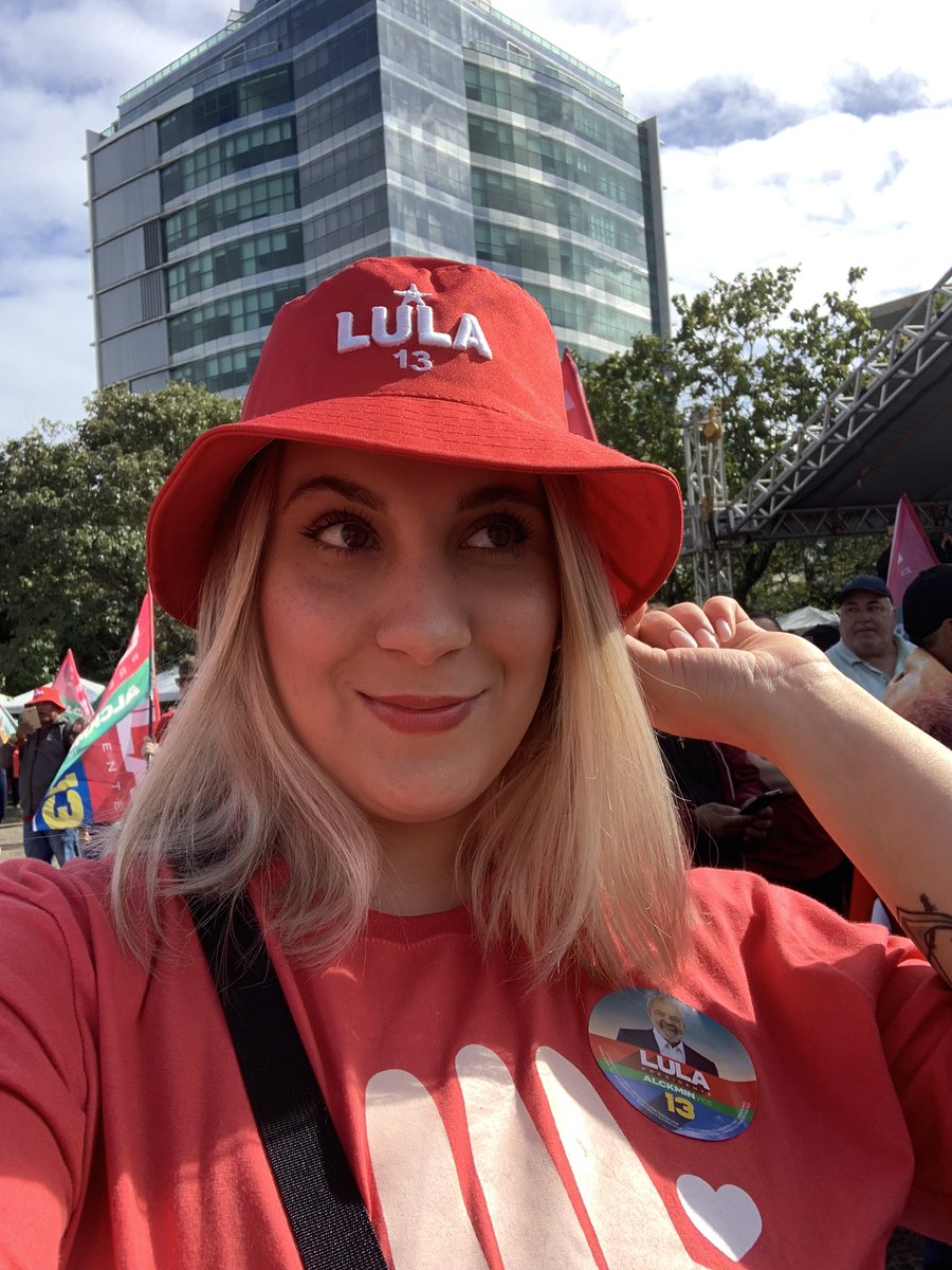 _dwbora's tweet photo. Esperando o papi @LulaOficial ❤️⭐️ 
#LulaEmSC #LulaEmFlorianopolis https://t.co/dnWrKxwMMe