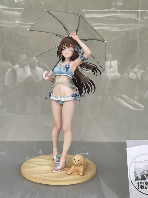 物販終わったあと違う列出来てて何かと思えばしずくフィギュア撮影列で笑ったもちろん並んだ、欲望に正直 