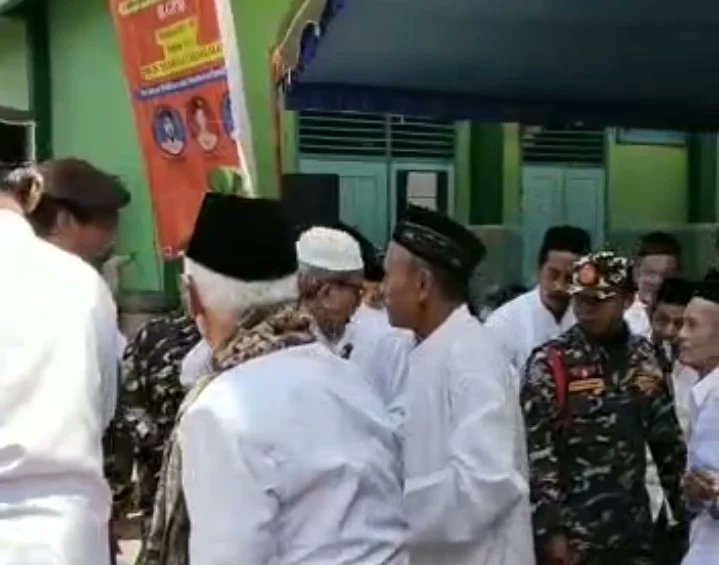 AMunjungan's tweet photo. Satkoryon Banser Munjungan berpartisipasi mengamankan  dan menerjunkan segenap personil Bansernya pada Giat PAM Acara Haul Masayikh Dan Baia'tan Kubro Jamaah Thoriqoh Qodirian Wa Naqsabandiah Di Pondok Pesantren Nurul ULUM Sumberagung Kec. Munjungan Kab. Trenggalek. https://t.co/ZrS6KwwXBm