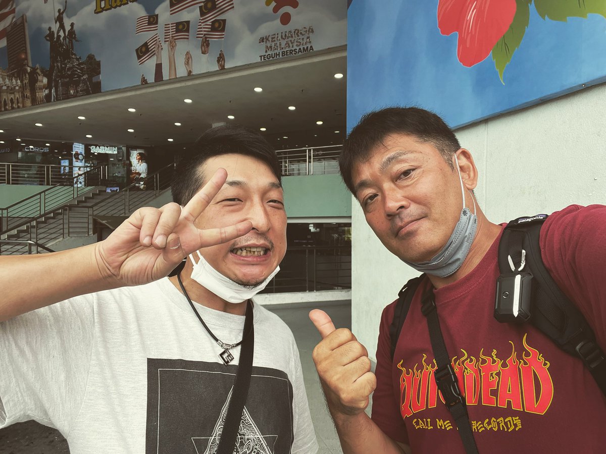 joebigbud's tweet photo. まさかマレーシアのジョホールバルでの再会🤣
京都じゃなくてマレーシアって🤣
#TEENESTATE
#京都出身
#ジョホールバル https://t.co/9rQZbOlYLO