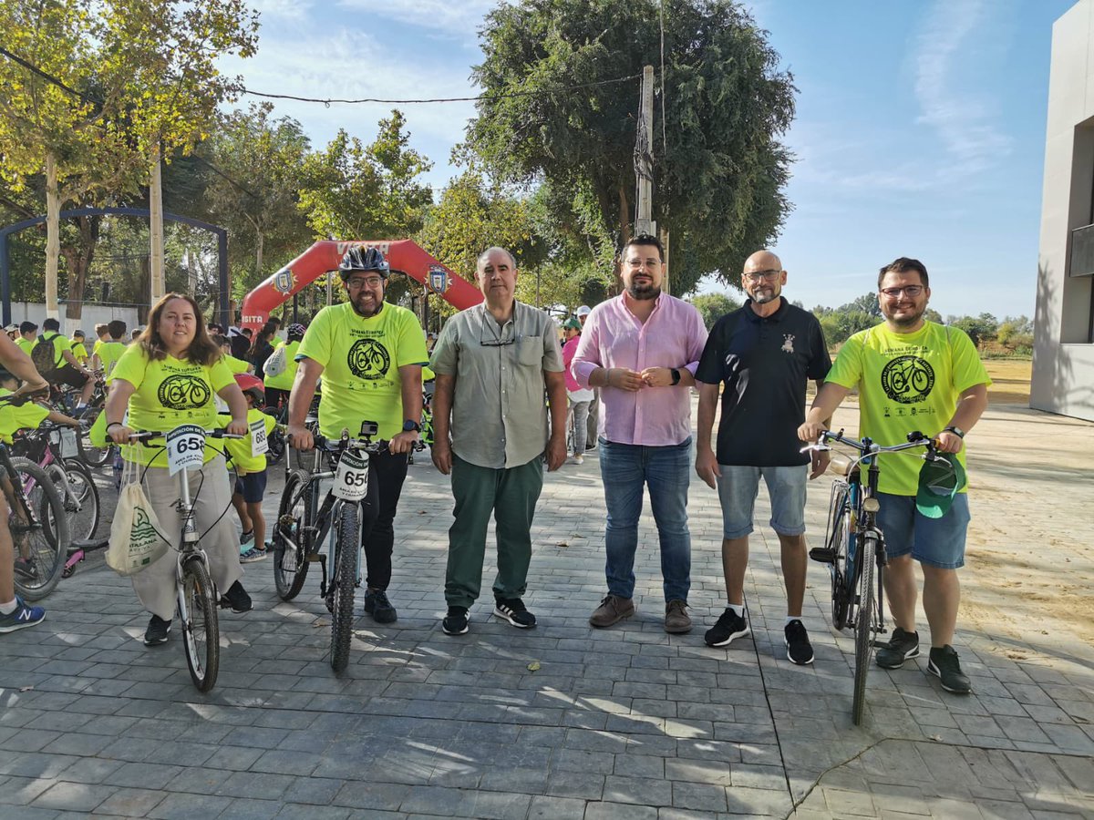 aytoloradelrio's tweet photo. 📸 Imágenes del XI Paseo en Bicicleta y Patinete ‘Por la movilidad sostenible’, organizado por @lorabasket y #AMUD, que ha tenido lugar hoy domingo. Ha contado la presencia del alcalde
@FranCarrasco y los concejales @jmcontrerasd_ #CarmenEspinar @antonioenamorao @vanesilla28 https://t.co/GtJabS4AG6