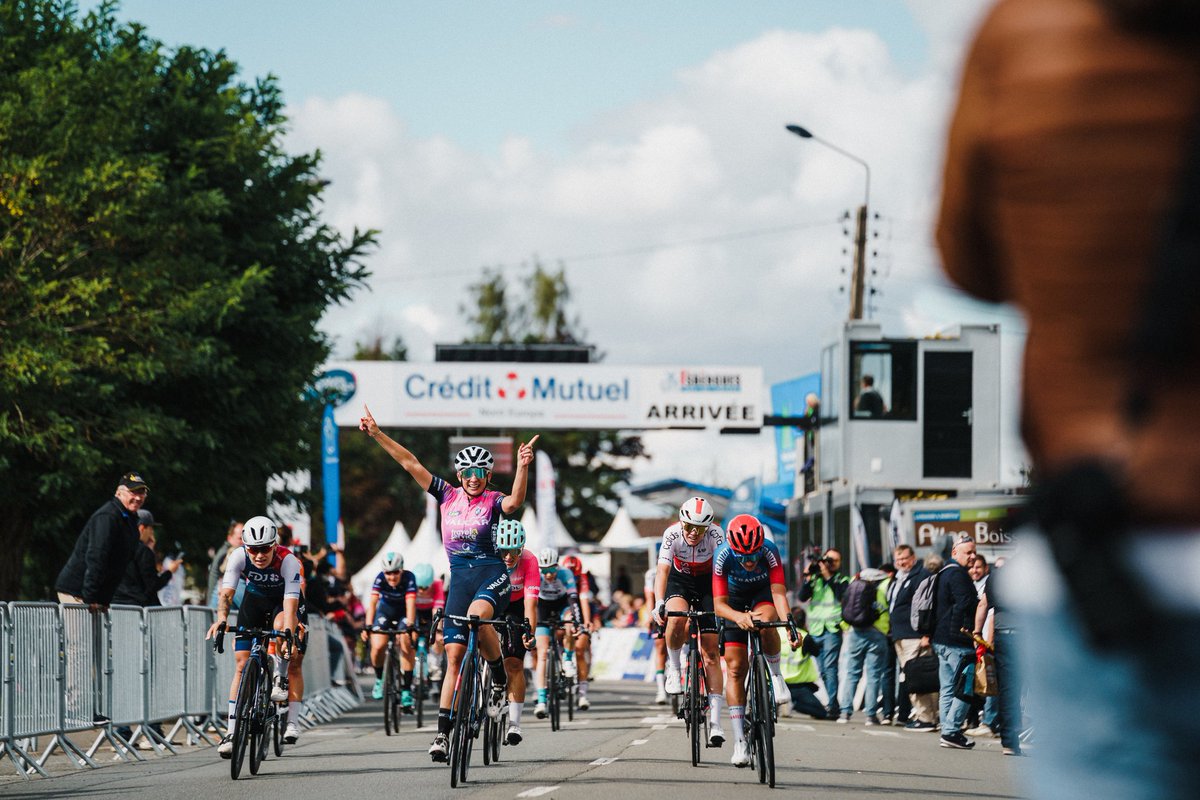 gaetan_sportpic's tweet photo. WHAT A WIN ! @consonni_chiara
#GPIsbergues #cyclingrace #valcar https://t.co/Ge0FDwdB18