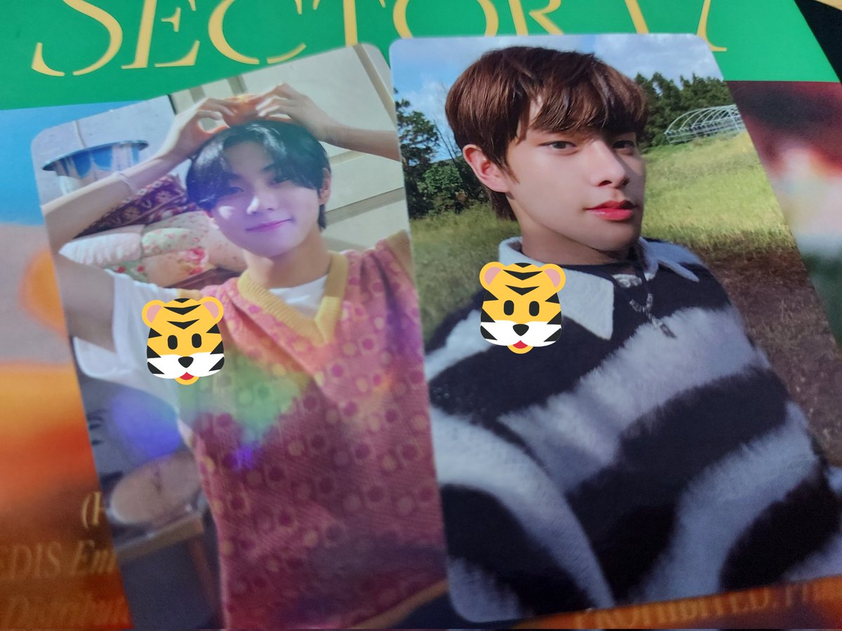 horangheight's tweet photo. WTS LFB ENHYPEN PH 

Jake Border Day One: Dawn Ver and Jungwon Dimension Dilemma Charybdis Ver ㅡ ₱500 set, ₱450 if claimed within an hour. https://t.co/RSRdgR8XUd