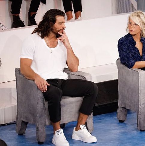 mezzanottemezza's tweet photo. a 17 anni ha incantato can yaman
GIRL I MEAN
#Amici22 https://t.co/UvEcYiYiW5