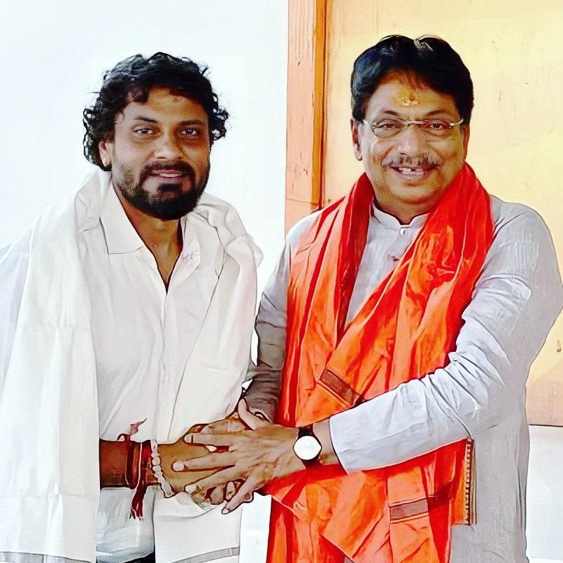 iam_morlo's tweet photo. સિદ્ધ હેમ સેવા કેમ્પ પાટણ માં ૧૨ વર્ષ થી મોરલો ગૃપ પાટણ ( શૈલેષ ગોસ્વામી ) સેવા કરી, એ બદલ   માનનીય શ્રી રાજ્ય સરકાર આરોગ્ય મંત્રીશ્રી ઋષિકેશભાઈ પટેલ સાહેબ શ્રી એ મારુ સમાન કર્યું તે બદલ આભાર અને સિદ્ધ હેમ સેવા ટ્રસ્ટ ના પ્રમુખ શ્રી સ્નેહભાઈ પટેલ નો પણ ખુબ ખુબ આભાર 🙏 https://t.co/Qkf0tYfeIo