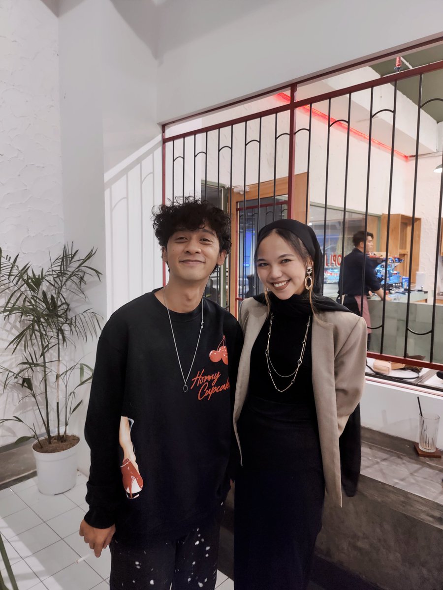 bibilcuu's tweet photo. HOKI BANGET WOYYYYYYYY KETEMU @sambadha DI SINIII TERUS BISA FOTO TANPA ANTRI & TANPA REBUTANNNN SAMA ORANG LAINNN!!! ARGHHH!!!!!!! OMG STILL CAN'T BELIEVE IT 🔥🔥😍😍😭😭
@coldiacmusic @ColdiacSquaw
#coldiac #coldiacmusic 🔥🔥🔥 https://t.co/738m0fJIue