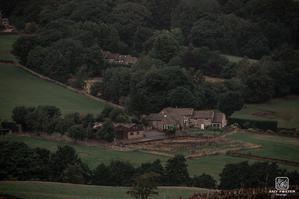 amyfoster_photo's tweet photo. House amongst the hills 📸

📸 Nikon D5600
✍️ Adobe Lightroom

#photography #photographer #Nikon #nikonphotography #nikoneurope #nikonownermagazine #nikond5600 #adobe #adobelightroom #photooftheday #photographersoftwitter #nature #Landscapes #landscapephotographers #PeakDistrict https://t.co/2wucNA75kn
