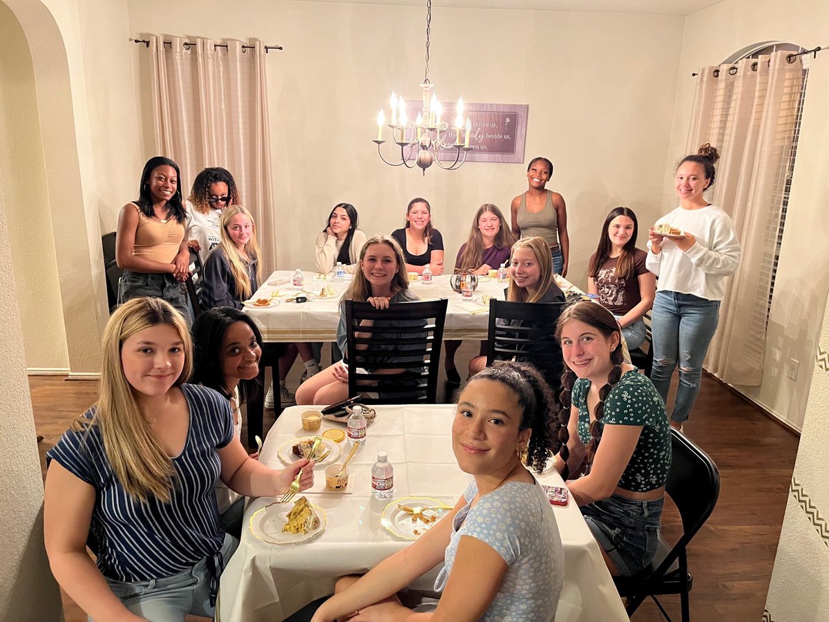 Last night Varsity parents hosted a progressive dinner to celebrate these girls!  We are so proud of this team and so grateful for the support of their families. Go Blazers! 💚💛