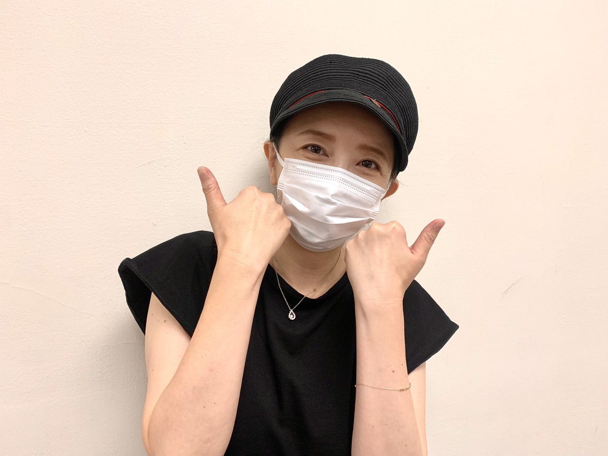 GoodP30thPJT's tweet photo. 皆様、連休かな？夏の疲れが出ていませんか？
高橋は今日は土砂降りの雨のなか☂️☔️元気に仕事でしたー🤗(情報解禁をお待ちください。スタッフ)
大型台風どうぞお気をつけてください。高橋由美子 https://t.co/IWkIkC6xsM