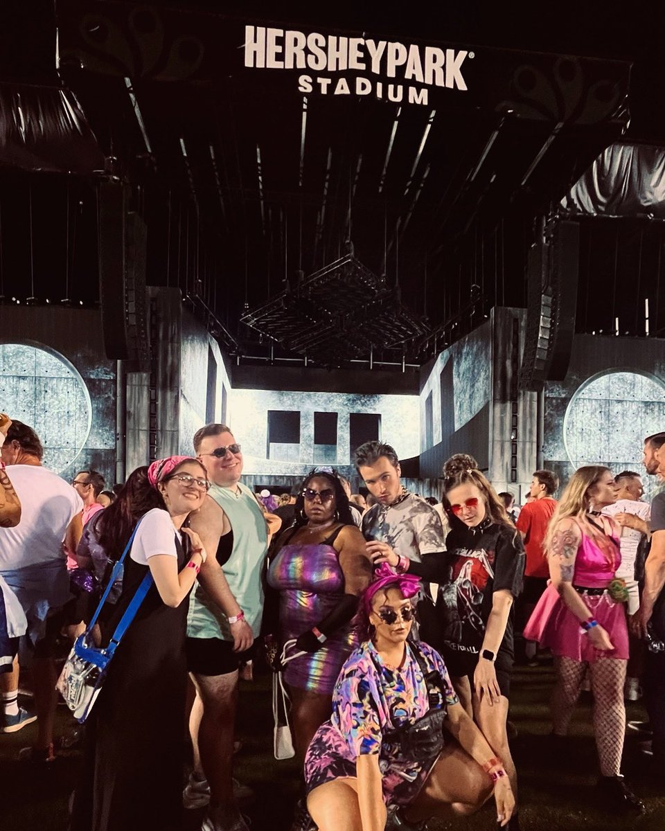 emilysdiamonds's tweet photo. this tour reminded me how much this life has meant to me. we are all fucking batshit crazy, but we are free cause of you @ladygaga. thank you for giving us a place to escape reality for just a little bit #ChromaticaBallHershey #ChromaticaBallSF https://t.co/OHpPHEdGhH