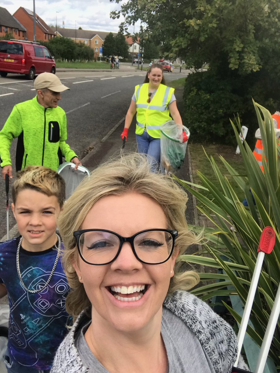 Cllr_Morey's tweet photo. Great to get back out with our #BradleyStoke Zero carbon group for the monthly litter pick meet up. Lots of rubbish picked up, including 6 L plates and lots of these cream charger gas canisters.
#keepbritainclean #bigcleanup #litterpick https://t.co/OPdQSB9oPH