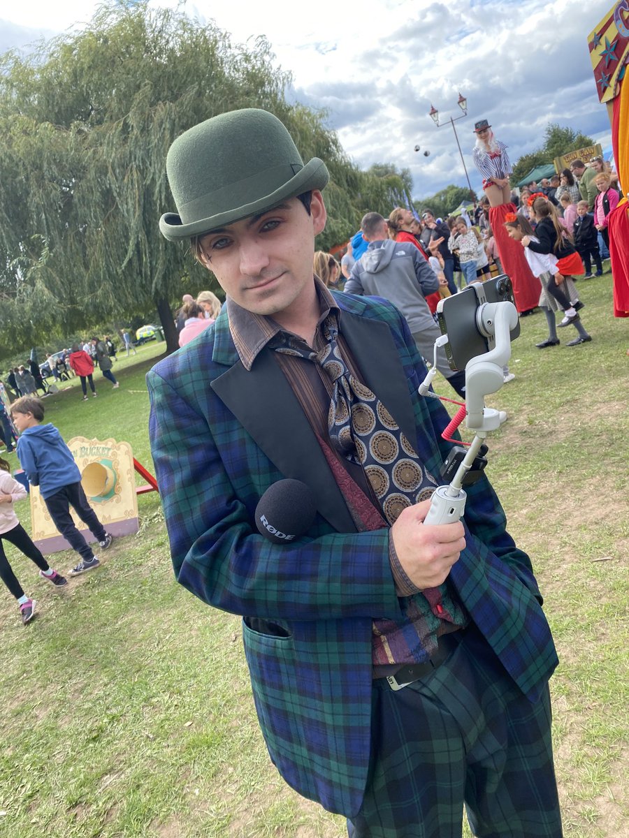 Motorfinityuk's tweet photo. In production mode! Motorfinity’s Digital Marketing Executive getting in character @NewarkDragonboatFestival2022 #CBereavementC #beaumondhouse #TeamMotorfinity https://t.co/qa2Y2eWe8T