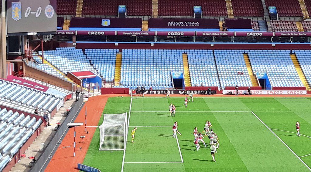 TaiGinseng's tweet photo. Jaaa, endlich wieder UK-Grounds weggrätschen.🤗 Aston Villa - Manchester City, #WSL, aktuell 3:3 vor ca. 8000 Zuschauenden. Dieser hier ist einer der schönsten überhaupt, aber kein neuer. Vor 27 Jahren habe ich hier schon mal die Kerle gegen Coventry gesehen. #AVFCMCFC https://t.co/HIIZl2MP8F