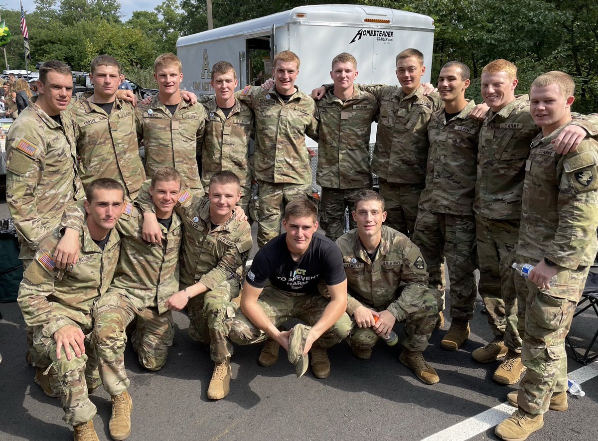 randerichardson's tweet photo. A quick check-in. Great to see @richardson033, his @ArmyWP_MLax team and the other parents. https://t.co/fQylHXI1LM