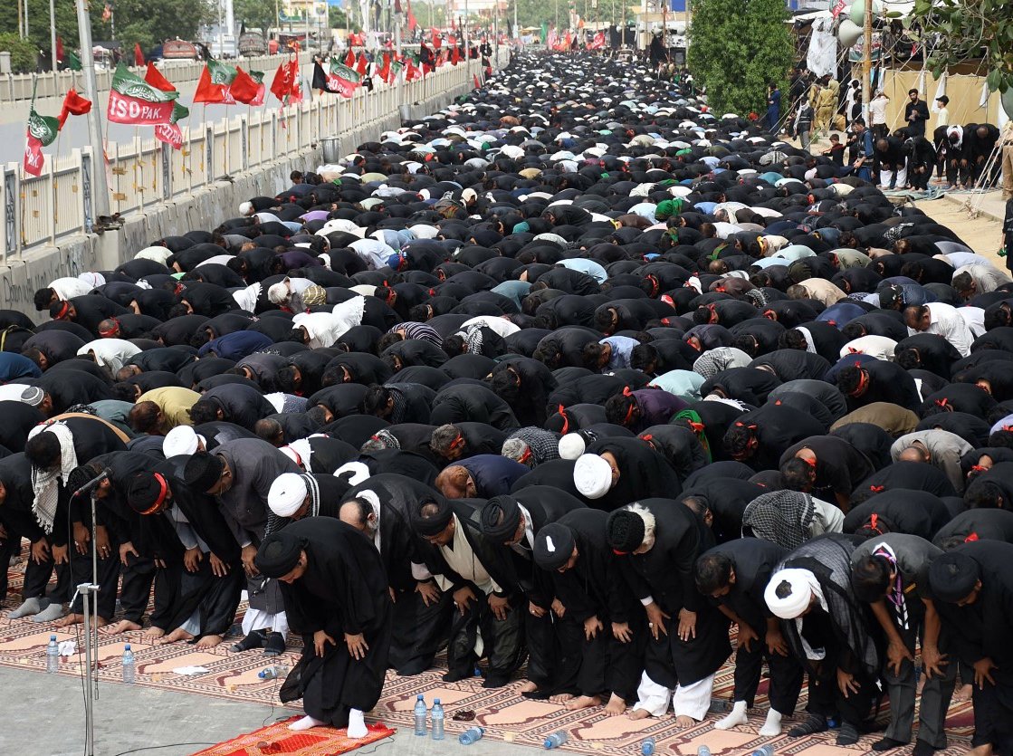 SMDanish313's tweet photo. Today, the hearts of people throughout the world and the hearts of youth and innocent nations beat for such a truth. If Imam Hussain (pbuh) is introduced to the world, it is actually Islam and the Quran which have been introduced.
Karachi, 2022
#Arbaeen #ImamHussain #Chelum https://t.co/eEdpL1BFQg