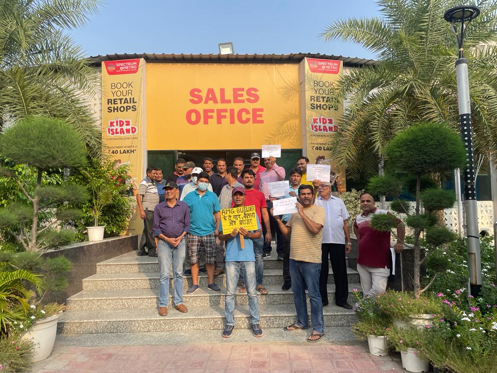 GolfCityPlot8's tweet photo. GolfCityPlot8Sec75 residents at @spectrum_noida  for basic amenities like 
Basement
illigalKiosksShopsRemoval
ShaftExteriorRepair
AoA formation
NA,CMO - action on this
@CeoNoida 
@NoidaAuthority 
@CMOfficeUP 
@myogiadityanath 
@dr_maheshsharma 
@PankajSinghBJP 
@NandiGuptaBJP https://t.co/LIc2zlJWaZ