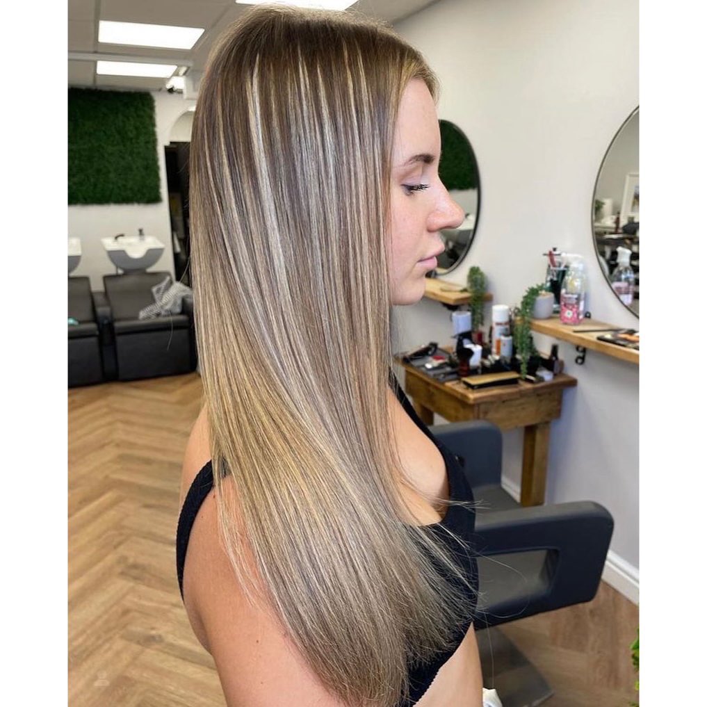 racoonintl's tweet image. What an incredible result from our Racoon Educator Tracy Harris at Westgate Salon ❤️ 📸 Tracy has used our Luxe Bond system to create both length and colour! Brilliant work as always 👏🏼 👏🏼 
.
.
#hairextensions #bondedextensions #fusionhairextensions #racoonhairextensions #blonde