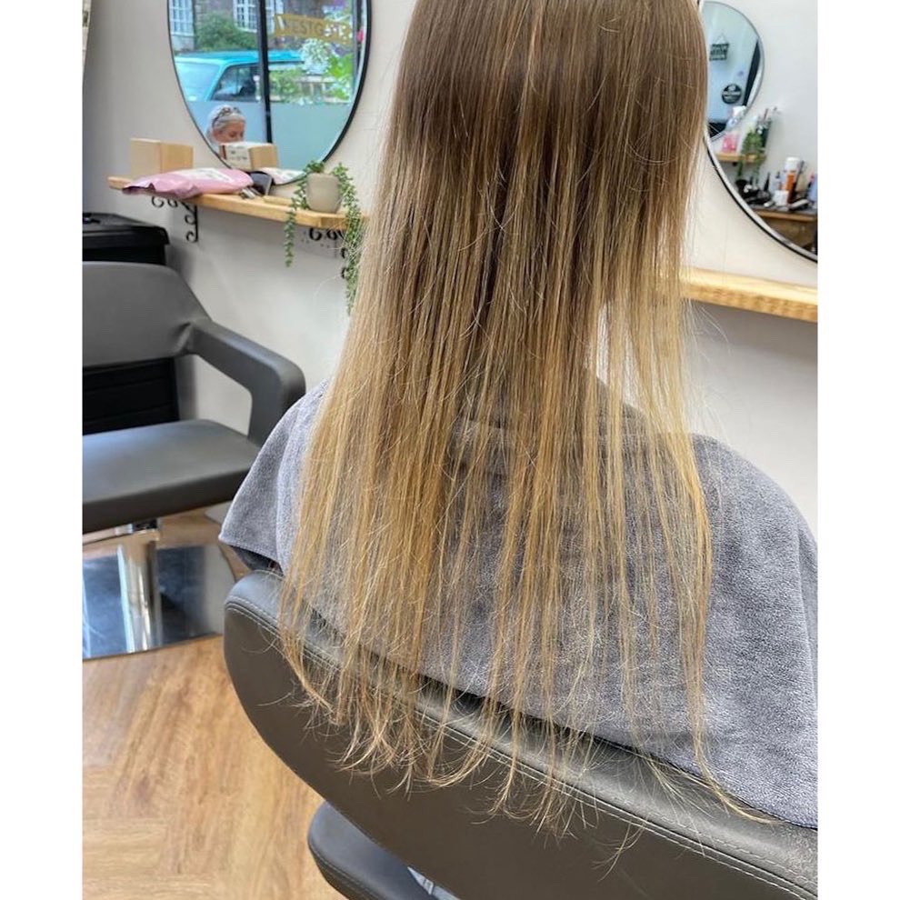 racoonintl's tweet image. What an incredible result from our Racoon Educator Tracy Harris at Westgate Salon ❤️ 📸 Tracy has used our Luxe Bond system to create both length and colour! Brilliant work as always 👏🏼 👏🏼 
.
.
#hairextensions #bondedextensions #fusionhairextensions #racoonhairextensions #blonde