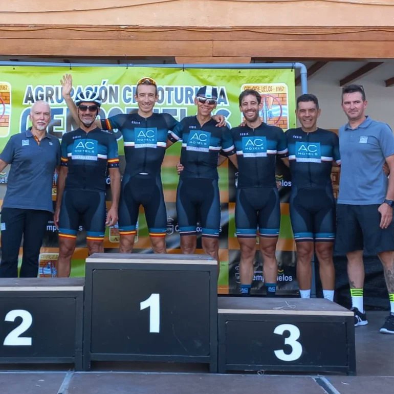 🏆¡VICTORIA de Mario Villasevil en Ciempozuelos!
Un ataque de Villasevil a 20km de meta le valió para ganar el pulso al pelotón.

2️⃣🥈Jesus Ruiz en M40
🏆VICTORIA por EQUIPOS

Enhorabuena EQUIPO👏

#juntos_somos_mejores 

<a href="/ACHotels/">AC Hotels by Marriott</a>
<a href="/MarriottBonvoy/">Marriott Bonvoy</a>
<a href="/Giant_ESP/">Giant Ibérica</a>
#Gobik
<a href="/EnervitSport/">Enervit Sport</a>