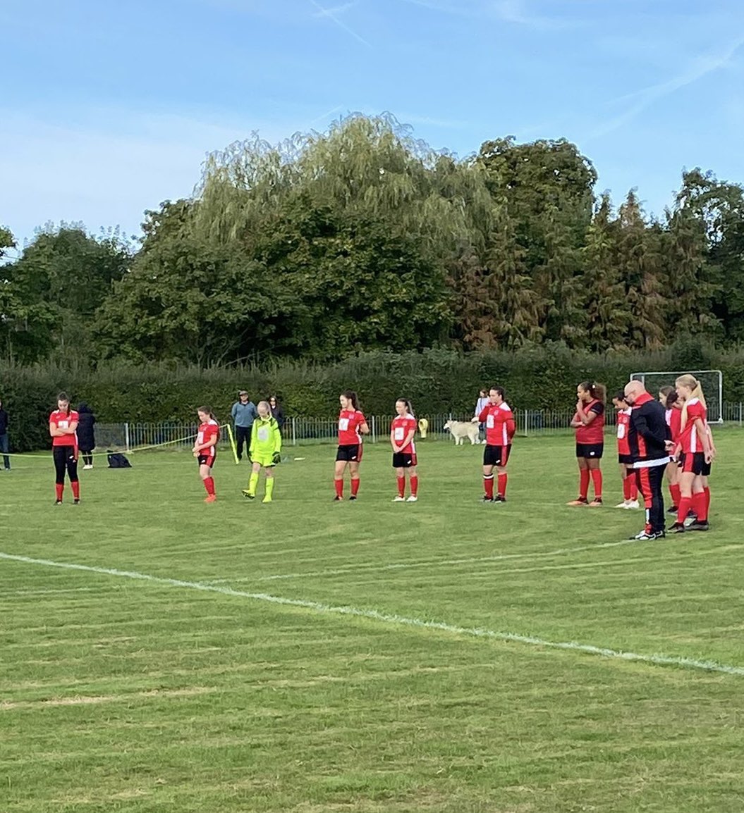 Smallfieldjnrs's tweet photo. #1minute4thequeen a moment of respect from our U14’s Girls this morning, starting the season with a 3-2 win ⚽️ 👏🏻 https://t.co/SsmJonyWdQ
