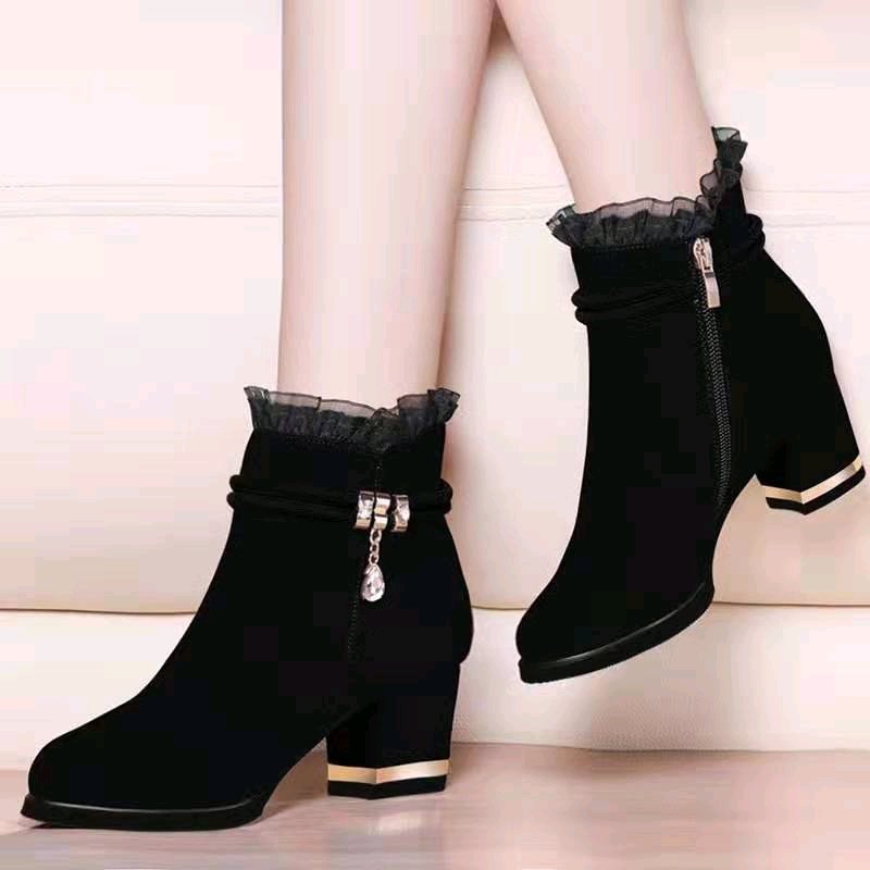 Rich_Reen's tweet photo. Ada peminat boots tak kat sini? Haaa boots ni sesuai sangat kalau digayakan dengan jubah dan dress.. Nampak stylo dan bergaya. Harga memang mampu milik.. Beli kat sini 👉 https://t.co/QHHSixcasp https://t.co/kTR9Udf6BC