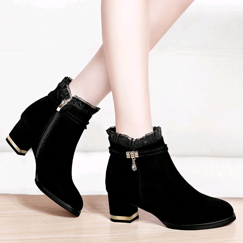 Rich_Reen's tweet photo. Ada peminat boots tak kat sini? Haaa boots ni sesuai sangat kalau digayakan dengan jubah dan dress.. Nampak stylo dan bergaya. Harga memang mampu milik.. Beli kat sini 👉 https://t.co/QHHSixcasp https://t.co/kTR9Udf6BC