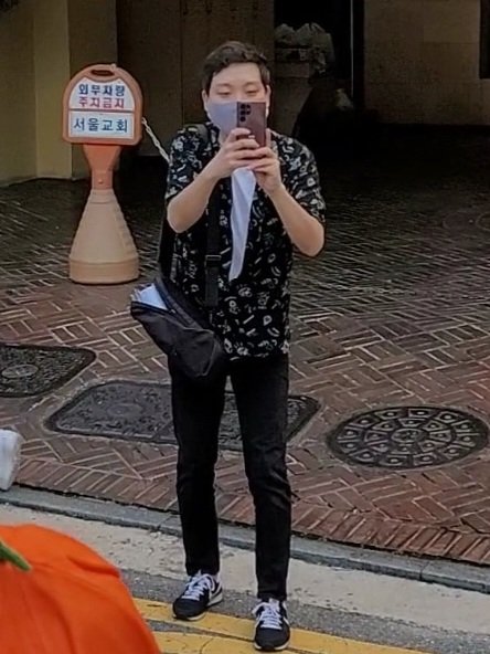 posticyum's tweet photo. 왜 이렇게 단체사진 찍어주는 아부지 같지..
이런 말 하지 마까 https://t.co/QEncDRzDqX