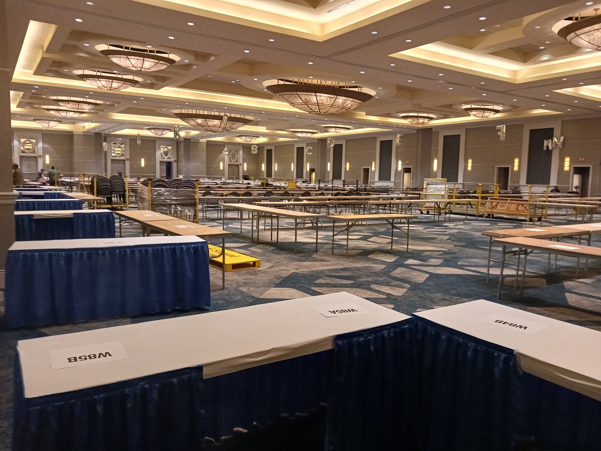 CatherineFraas's tweet photo. SPX show floor, Friday, September 16, 2022, 7:42 pm EDT #SPX2022 https://t.co/AX4eUfILdy