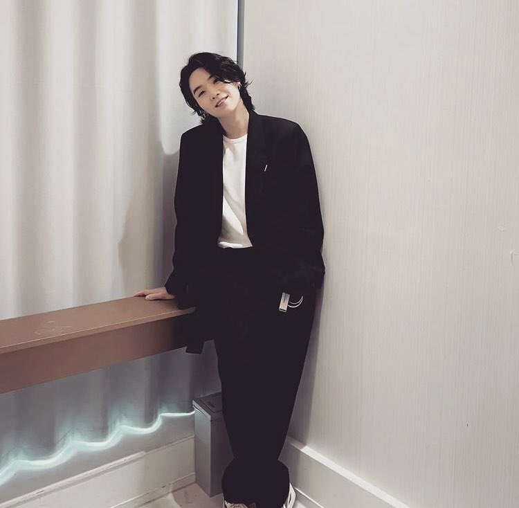 tarrn1605's tweet photo. แจก 20/2คนรีอย่างเดียว เลิกงานเดี๋ยวมาสุ่ม วันนี้พี่ก้าหล่อมากกกกกกกก   #SUGA https://t.co/vGANdNnsNE