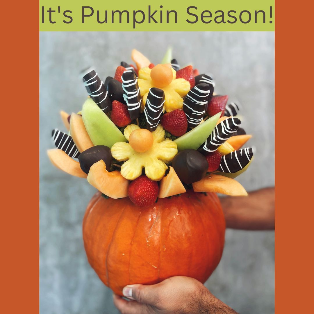 Fruitcouture's tweet photo. Leaves are changing colour and the weather is getting cooler! Time for a festive glow up with an elegant fruit bouquet placed in a pumpkin vase!
#creativevase #autumn #pumpkin https://t.co/8zwAvBzdJi
