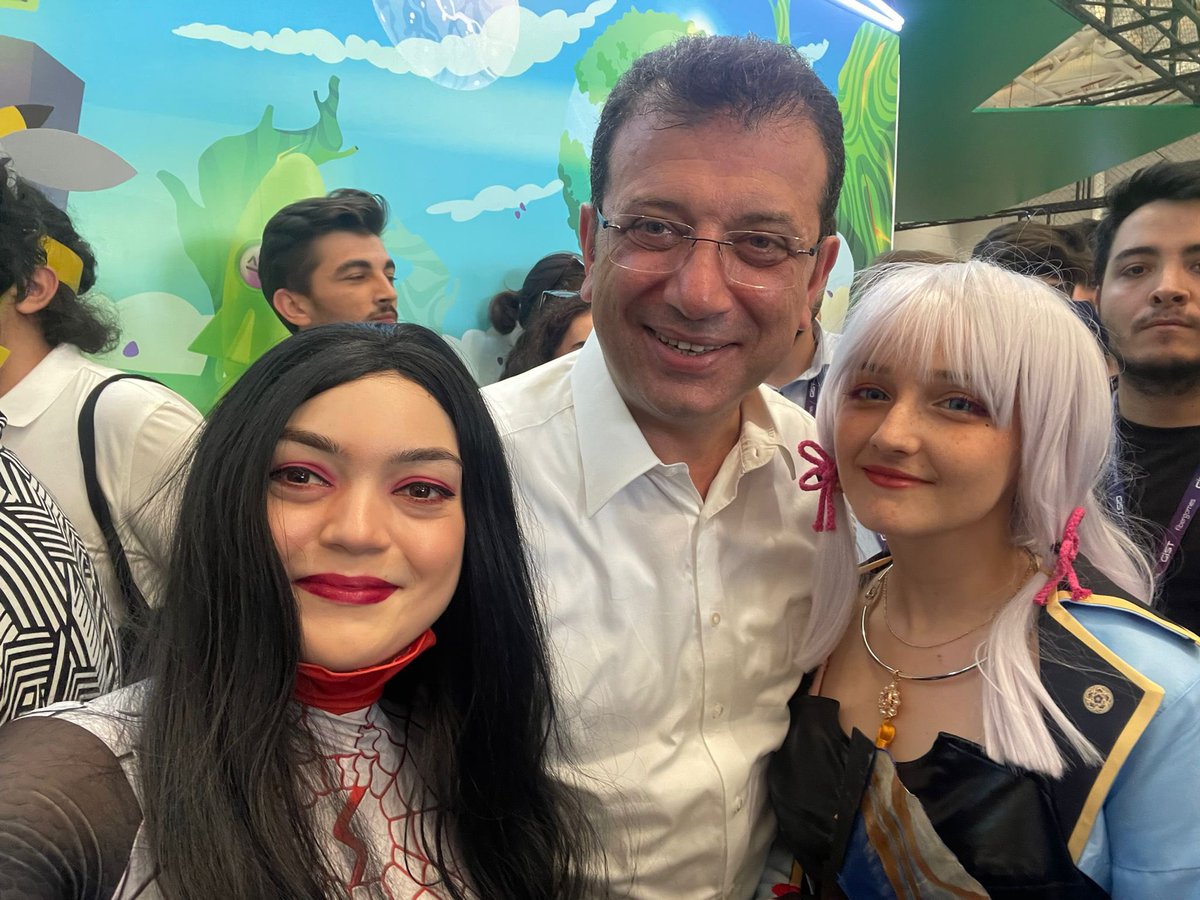 Arkadaşımla Chp’li Nezuko ve Shinobu olarak anılmamızdan sonra Chp’li Silk ve Ayaka’ya dönüşmemiz zkmwlxöwşxö