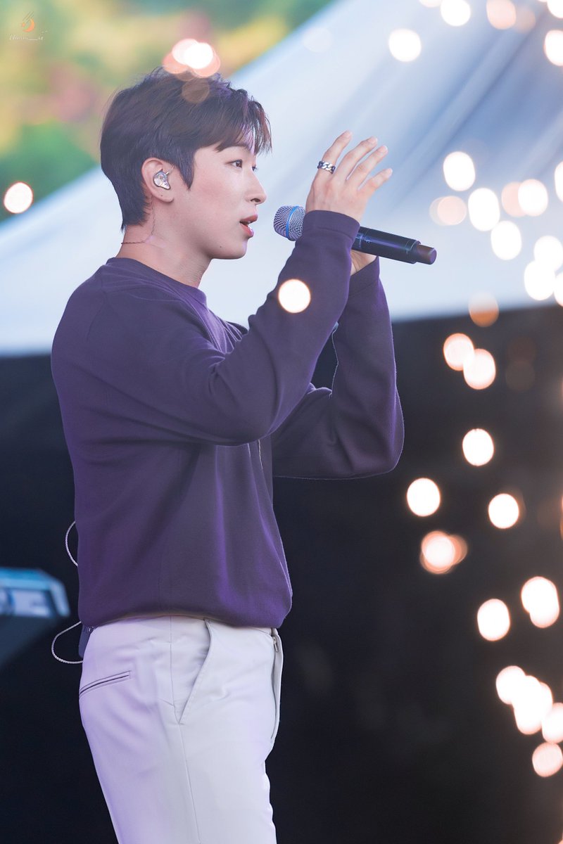 Universe__kh's tweet photo. 220918 리슨어게인 페스티벌 🎈 

#박강현

불꽃 반짝반짝 ✨ https://t.co/dEmCfPd29j